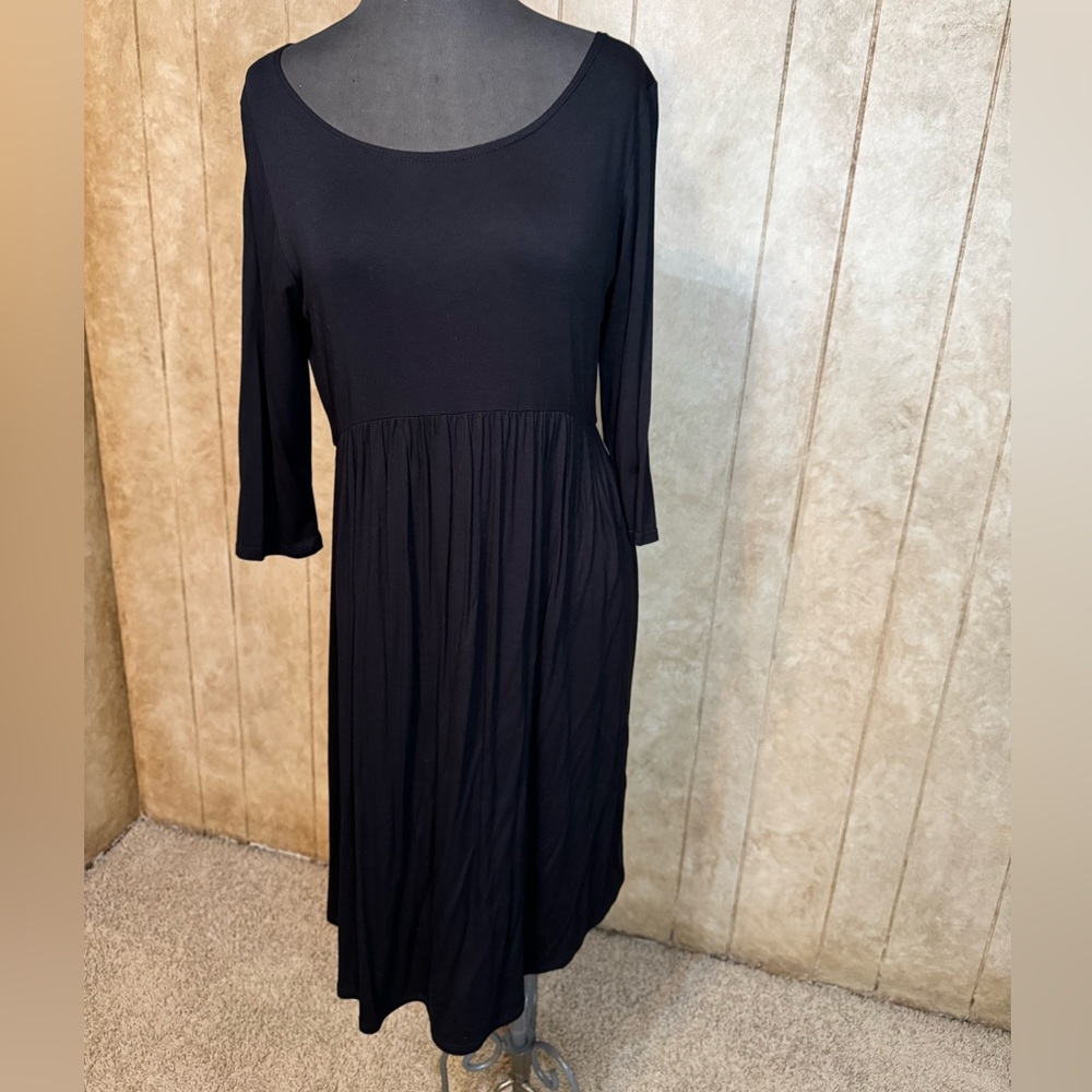 Bates Sisters Boutique Women’s black 3/4 sleeve cinched waist dress